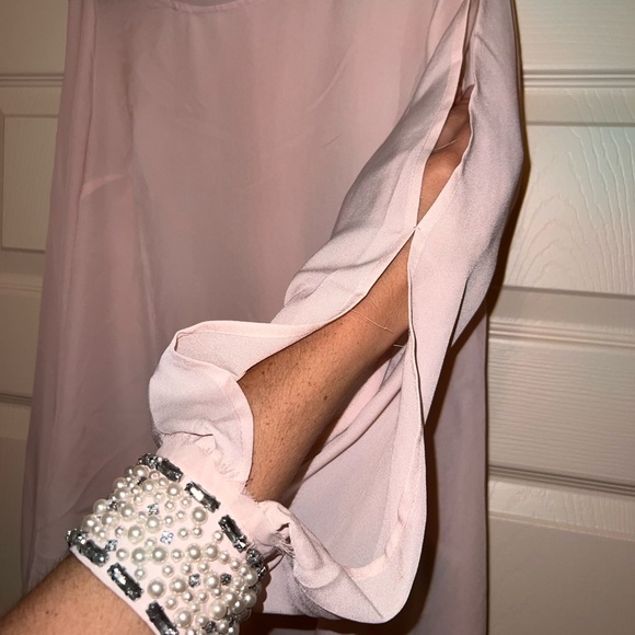 Pink cut sleeve pearl detailing blouse - Picture 3 of 4